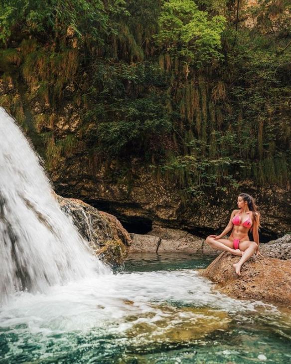 蜜瓜美臀+“胸”猛欧派!意大利辣妹Eleonora性感私照