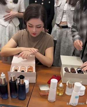 初瑞雪(曾因做微商被看不起，初瑞雪怒斥情感主播，卖化妆品你们都是弟弟)