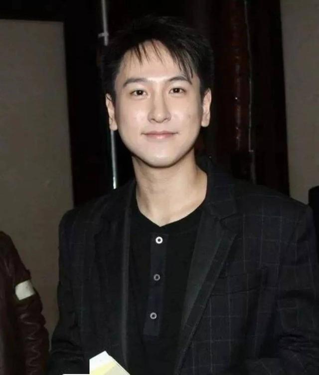 父亲浦东第一地主，母亲是影后，继承上海133套房，21岁身家百亿