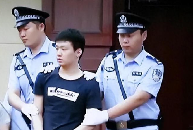 山东于欢案:生母被轮番羞辱,儿子怒捅4人后,千万国人为他求情