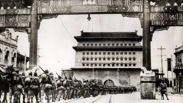 不起眼的小人物,却一次干翻了六个日本少将,比神剧还神