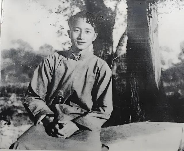 难得一见的老照片，15位大明星的学生时代，恰同学少年，风华正茂