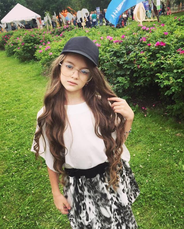 俄罗斯最炽手可热的小童模“米兰”长大了,唯美的洛丽塔就是她本人啦!