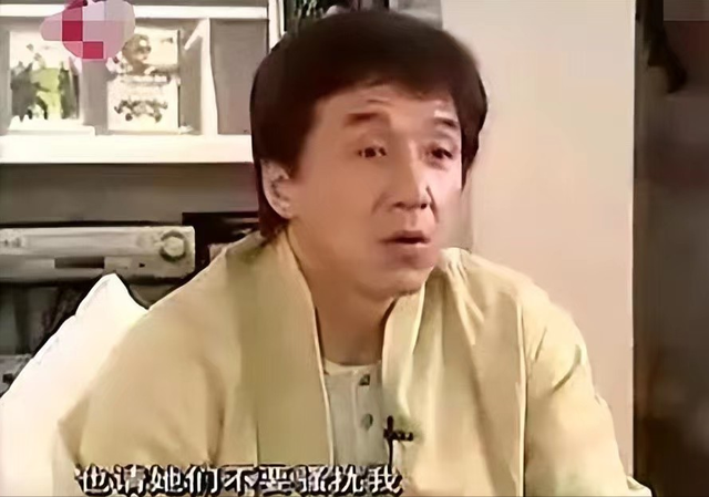 成龙的一双儿女：一个自甘堕落一个放飞自我，终是年少风流惹的祸