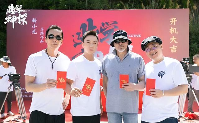 释小龙一家三口罕同框！娇妻秀身材凹凸有致，女儿左摇右摆学走路