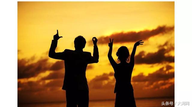 为啥会有“夫妻相”？真的是接吻造成的？科学的解释来了