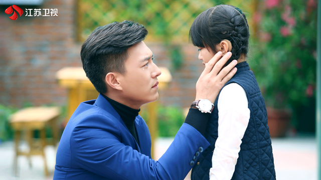 《我们的爱》靳东霸屏尽展绅士魅力 戏外与妻子恩爱日常令人艳羡