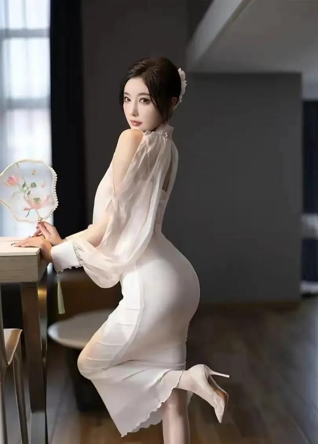 杨晨晨性感写真，女娇娥媚而不俗，身材与颜值肆意绽放