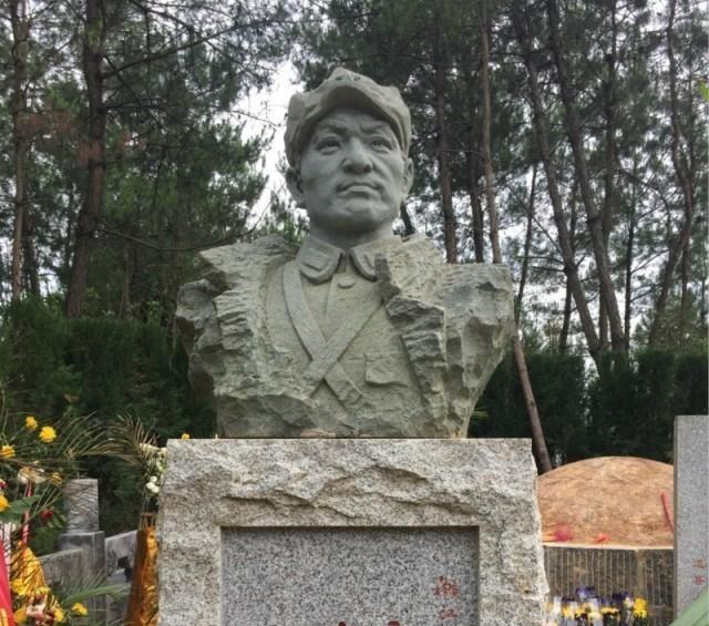 他被称为“断肠将军”，被俘后亲手扯断肠子就义，年仅29岁……