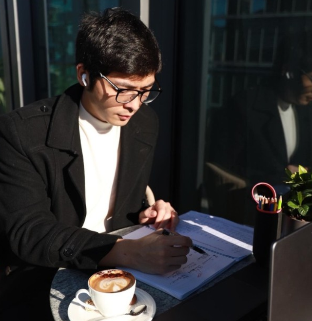 恭喜！33岁男星被著名大学录取，立志5年后当医生，称努力不怕迟