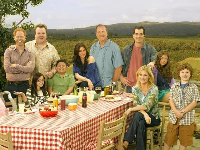 每个人都不完美，却拼凑出了记忆里最完美的《摩登家庭》