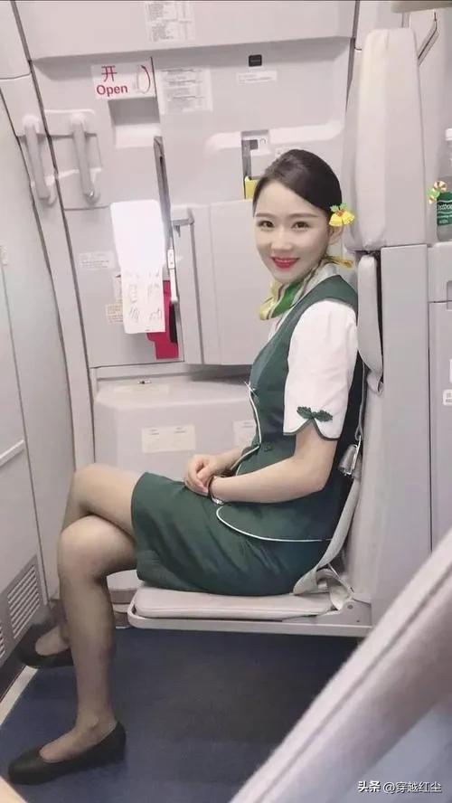 空姐上班告别高跟鞋，高跟鞋被打工人抛弃了？
