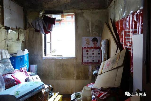 上海1家3口挤30平老房,1米8儿子谈吹“一个排”女友