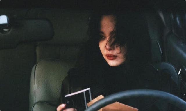 同样是拍吻戏，把辛芷蕾殷桃和杨幂放在一起对比，差距就出来了