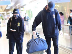 张靓颖小5岁男友罕秀恩爱，晒女方背影照称天天见，网友大呼超甜