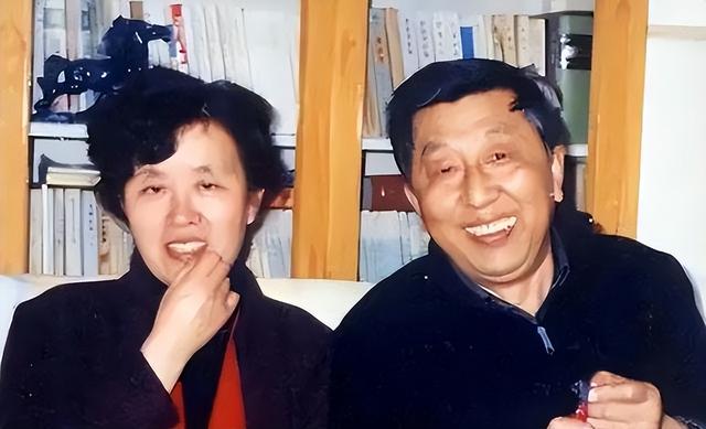 阎肃妻子李文辉，丈夫去世后，和儿子对簿公堂，亲情背后也有无奈