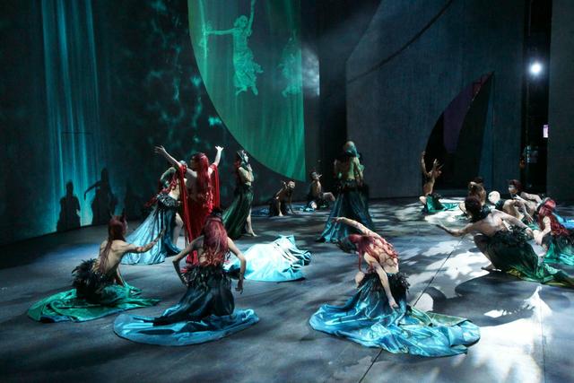 国蛋上演“水妖们的舞蹈”