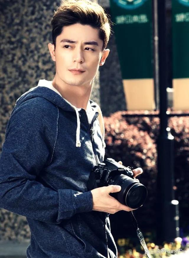 吻戏、摸胸，尺度升级！霍建华刘亦菲深情演绎《玫瑰的故事》。