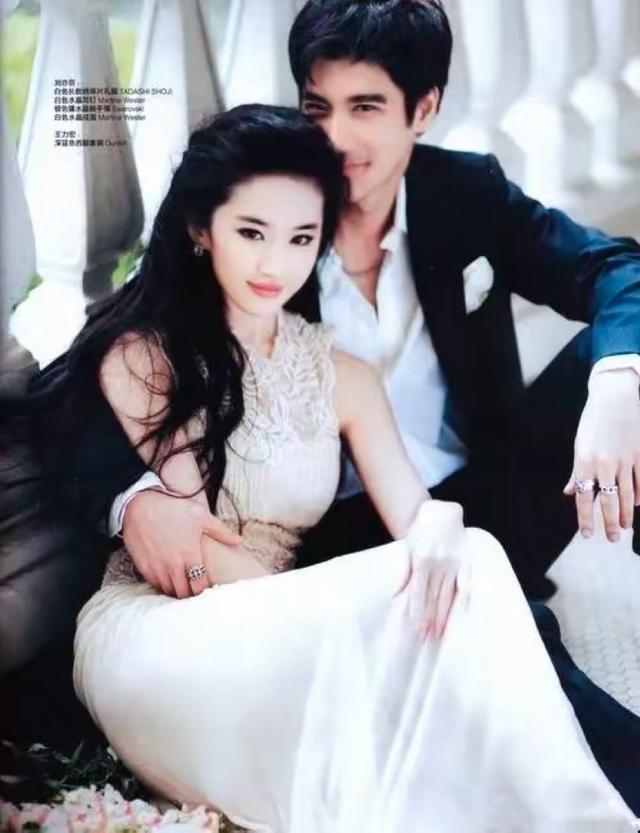 刘亦菲王力宏街头拥抱，网友梦回《恋爱通告》，他俩还拍过婚纱照