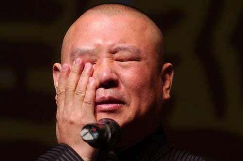 10年前,7位演员陆续退出德云社,郭德纲快挺不住时,于谦发话了