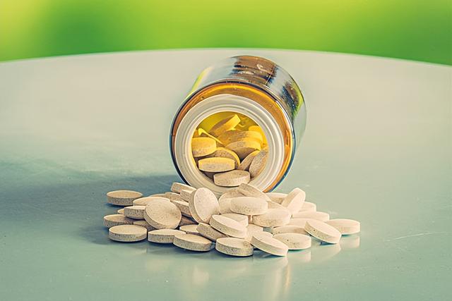 北京一大妈坚持泡脚，半夜突发猝死离世，医生无奈：2习惯不重视