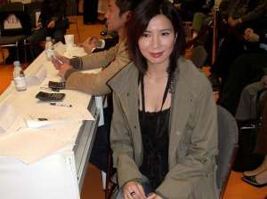 床戏摸(关秀媚低调复出，曝和吴彦祖拍激情戏细节，对方害羞到起生理反应)