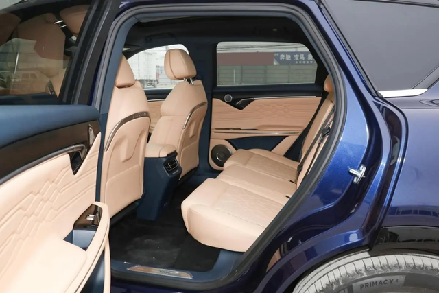 岚图FREE是真良心，终端优惠6万起步，30万以内落地你买吗？