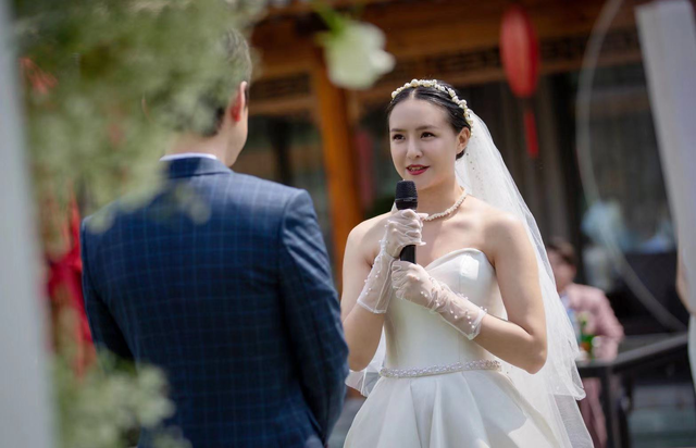又一女星婚礼现场曝光！奢华浪漫群星云集，与老公郎才女貌好般配