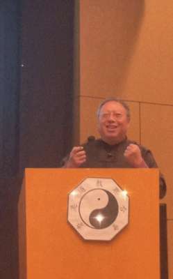 胡慧中老公(胡慧中74岁丈夫罕露脸，现身做演讲精神饱满，出狱后生活低调简单)