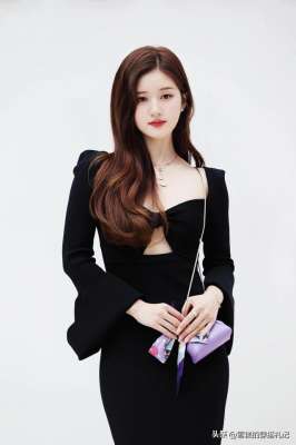 赵露思八字(被赵露思的“韩式波浪卷”惊艳了精致有气质，太适合圆脸了吧)