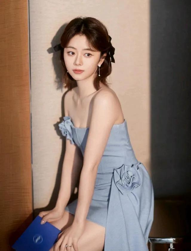 事实证明,33岁的“国民闺女”谭松韵,走上了“另一条”道路?