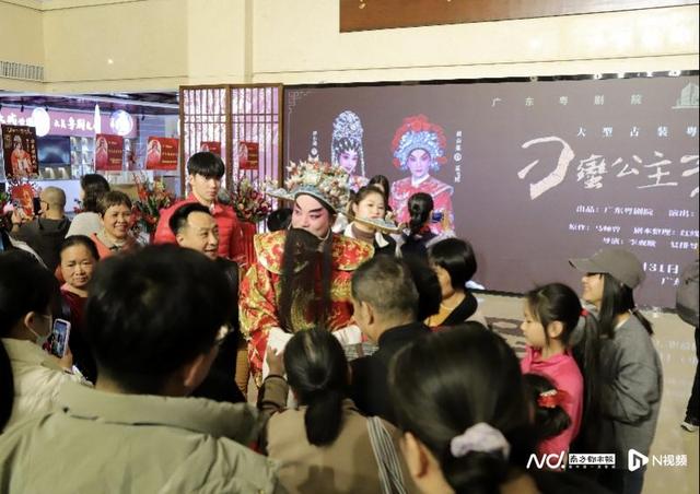 广东粤剧院春班开班即火爆：《刁蛮公主戆驸马》叫好又叫座