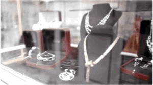 新加坡最有手段名媛，拥有全球最多爱马仕，如今44岁还在做网红