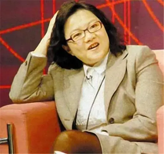 “名门痞女”洪晃：跟外交部打官司，因一辆加长林肯车看透陈凯歌