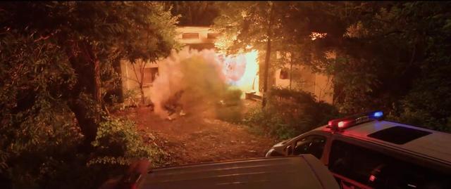 人质被绑匪百般虐待，就连喝水都被反绑双手！韩国最新犯罪电影