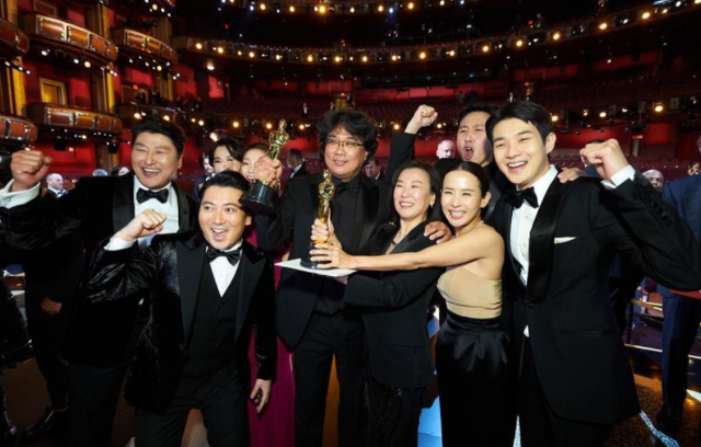 韩国“梅姨”：演情色片、被渣男伤改变命运，73岁终获最佳女配奖