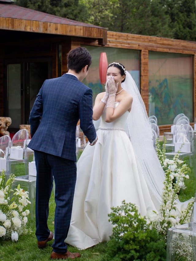 又一女星婚礼现场曝光！奢华浪漫群星云集，与老公郎才女貌好般配