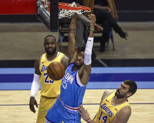 替补席陷入疯狂！三旬老汉骚出天际，湖人再次打花对手