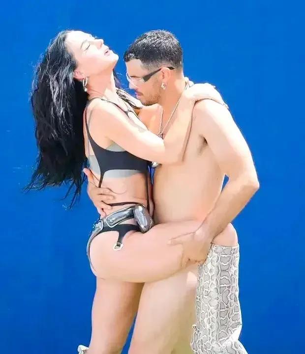 水果姐新MV大尺度曝光，比基尼造型亲密接吻引热议！