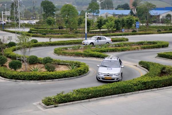 10月1日起科目二考试将增至9项，难度剧增？车管所这样回应……