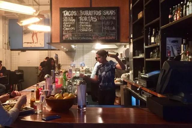 美国最年轻女议员热舞的视频火了！网友的槽点却是