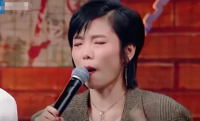 36岁“超女”许飞被质疑整容，本人近照变化大，下巴尖了鼻梁挺了