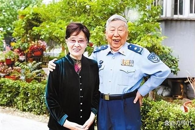 阎肃妻子李文辉，丈夫去世后，和儿子对簿公堂，亲情背后也有无奈