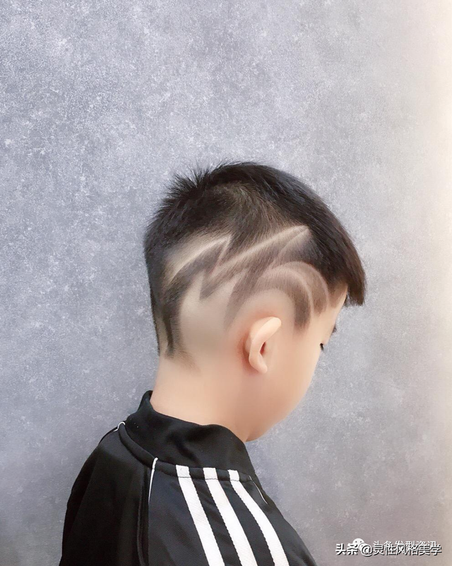 六一快到了，精选小男孩发型20多款送给你，越看越帅气