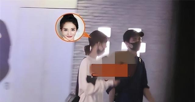 又一男星恋情曝光！曾舜晞带女子酒吧玩耍一同回家，女方身材消瘦