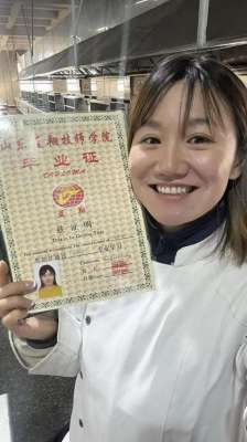 学厨(学厨一个月清华硕士拿到“热乎”的蓝翔毕业证，回家承包了年夜饭)