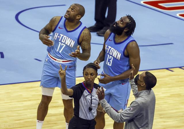 替补席陷入疯狂！三旬老汉骚出天际，湖人再次打花对手