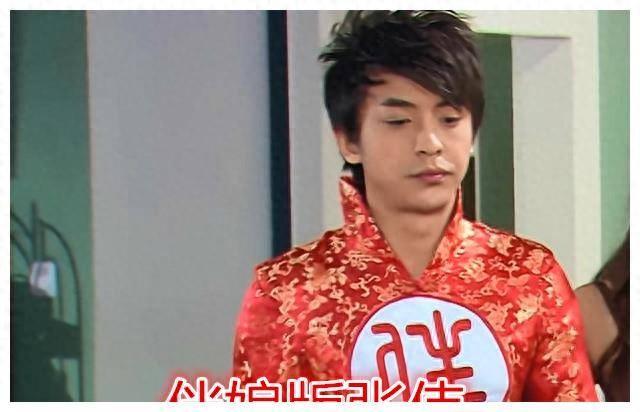 《爱情公寓》中的奇葩造型，张伟占了一半，看到曾小贤笑出鹅叫！