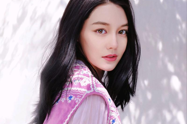 演员李崇霄离世3年后：女儿继承父业 , 越长越美 , 德国妻子却很悲催