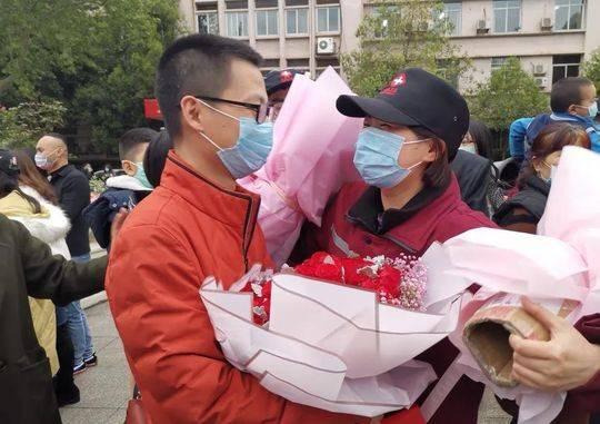 战疫故事｜杨娟：“战疫”归来收到爱人送的99朵玫瑰 2岁儿子却不认识她了